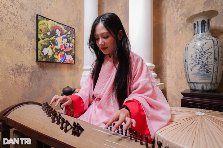 Instant-photo craze captivates young people in Hanoi - 7