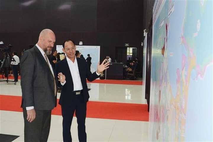 Vietnam establishes first free trade zone in Danang - 2