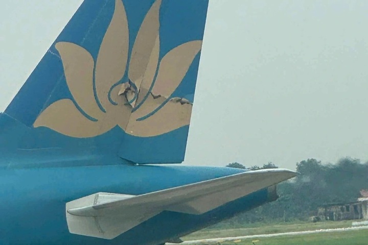 Two Vietnam Airlines airplanes collide at Noi Bai Airport - 1 Two Vietnam Airlines airplanes collide at Noi Bai Airport - 1