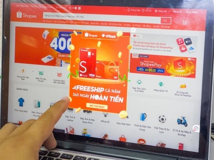 Vietnamese consumers spend USD 16 billion on online shopping in 2024 - 1