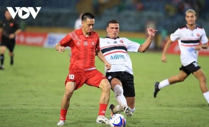Van Quyet scores twice as Vietnam All Stars beat Manchester Reds 3-2 - 1