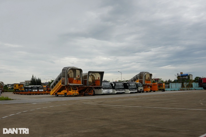 Vinh airport begins temporary closure for upgrade - 4