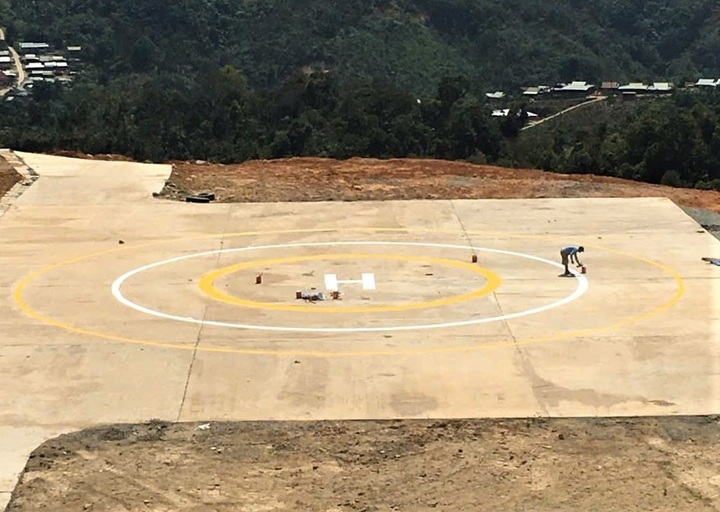 Danang builds more helicopter landing zones for flood-season rescue efforts - 1