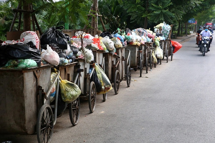 Hanoi markets to ban plastic bags and single-use foam containers by 2028 - 2