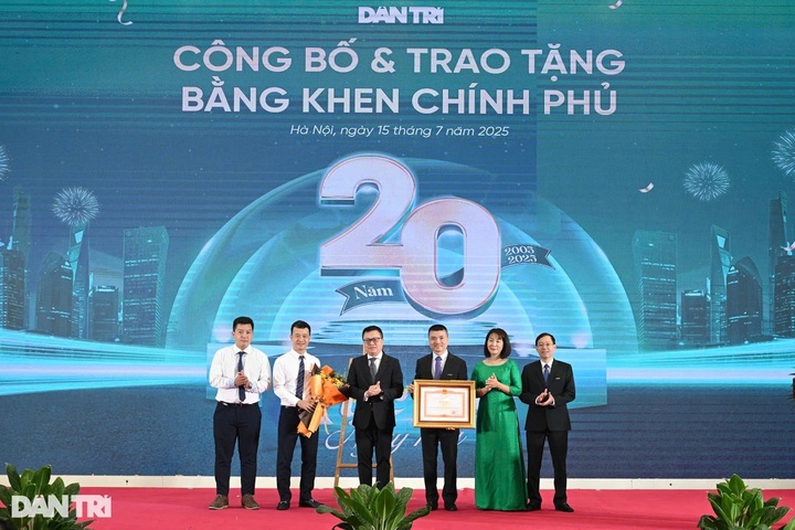 Dantri/Dtinews honoured with PM’s Certificate of Merit on 20th anniversary - 1 Dantri/Dtinews honoured with PM’s Certificate of Merit on 20th anniversary - 1