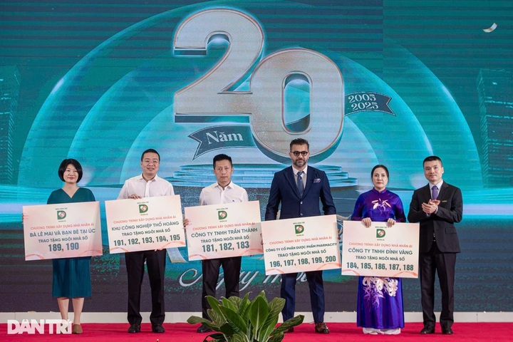 Dantri/Dtinews honoured with PM’s Certificate of Merit on 20th anniversary - 4 Dantri/Dtinews honoured with PM’s Certificate of Merit on 20th anniversary - 4