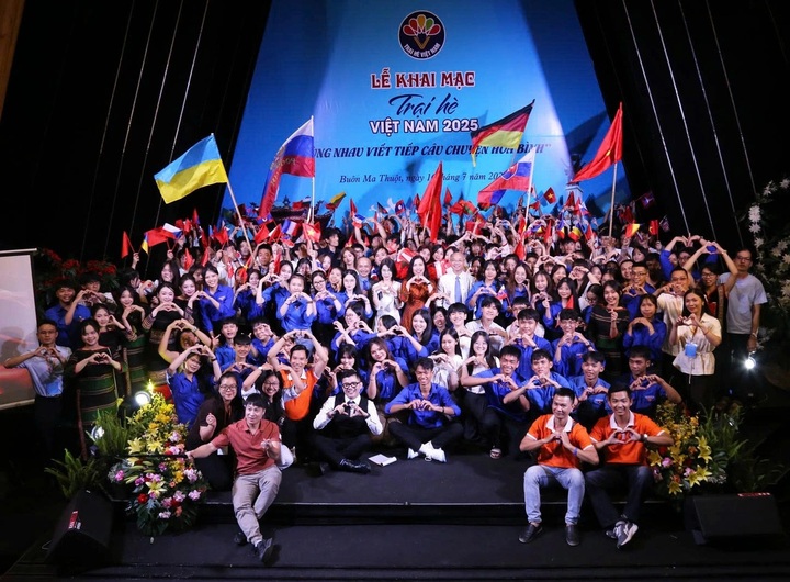 Over 100 overseas Vietnamese youths join summer camp - 2 Over 100 overseas Vietnamese youths join summer camp - 2
