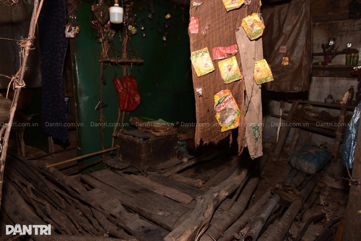 Elderly disabled woman lives alone in Lang Son remote forest, seeks help - 4 Elderly disabled woman lives alone in Lang Son remote forest, seeks help - 4