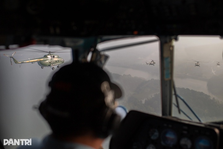 Helicopters trained for flag-flying display on National Day - 7 Helicopters trained for flag-flying display on National Day - 7