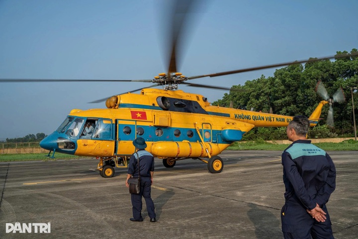 Helicopters trained for flag-flying display on National Day - 10 Helicopters trained for flag-flying display on National Day - 10