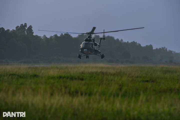 Helicopters trained for flag-flying display on National Day - 1 Helicopters trained for flag-flying display on National Day - 1