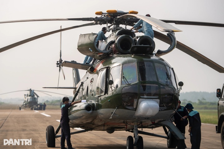 Helicopters trained for flag-flying display on National Day - 3 Helicopters trained for flag-flying display on National Day - 3
