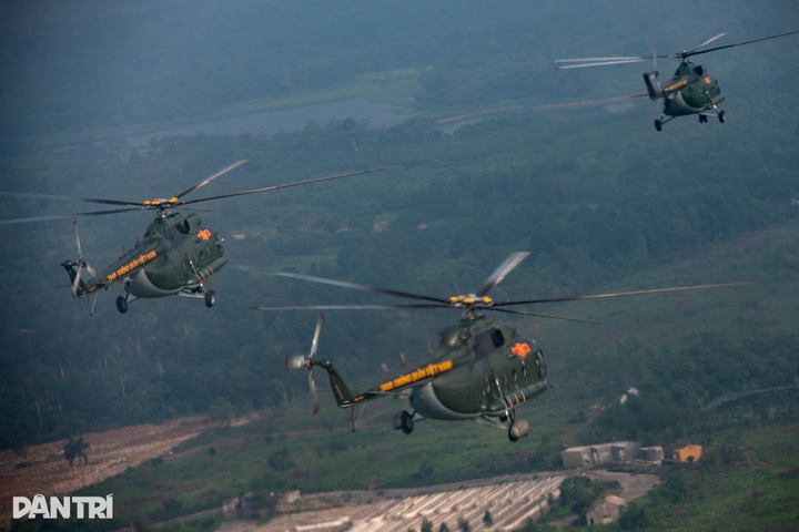Helicopters trained for flag-flying display on National Day - 9 Helicopters trained for flag-flying display on National Day - 9