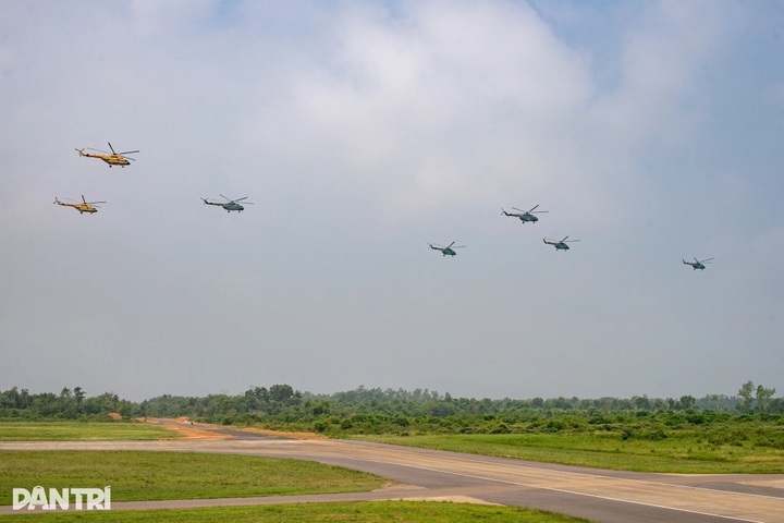 Helicopters trained for flag-flying display on National Day - 8 Helicopters trained for flag-flying display on National Day - 8