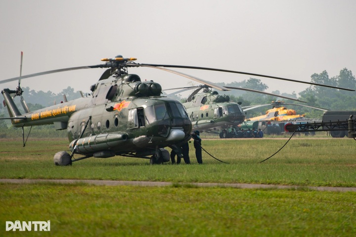 Helicopters trained for flag-flying display on National Day - 4 Helicopters trained for flag-flying display on National Day - 4