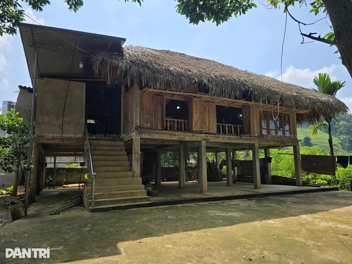 Elderly couple in Thai Nguyen seeks help for critically ill son - 4