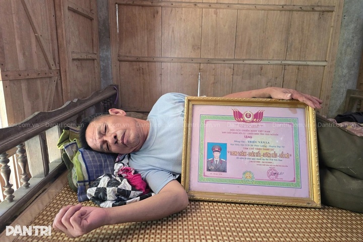 Elderly couple in Thai Nguyen seeks help for critically ill son - 1
