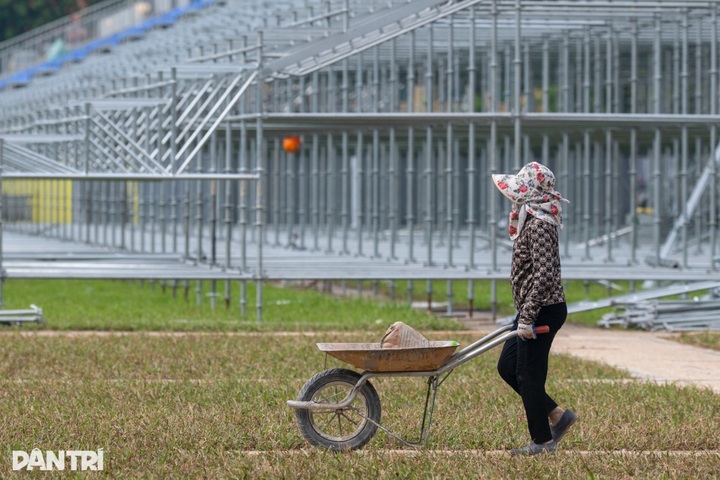 Grandstand construction quickened for National Day celebration - 2 Grandstand construction quickened for National Day celebration - 2