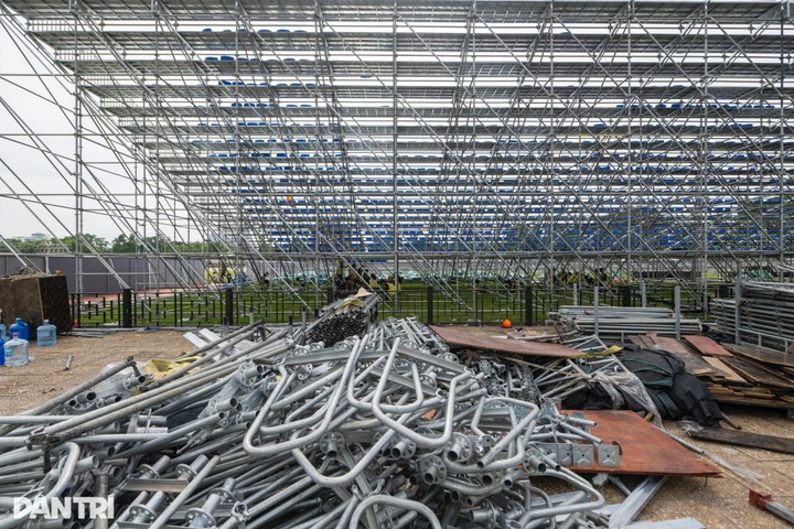 Grandstand construction quickened for National Day celebration - 3 Grandstand construction quickened for National Day celebration - 3