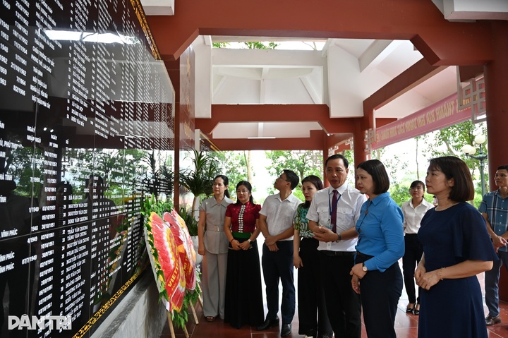 Home affairs ministry builds memorial, funds 10 homes in Lao Cai - 2
