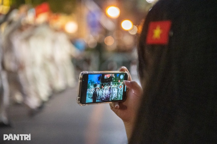 Hanoi police rehearse parade around Hoan Kiem Lake ahead of major events - 12