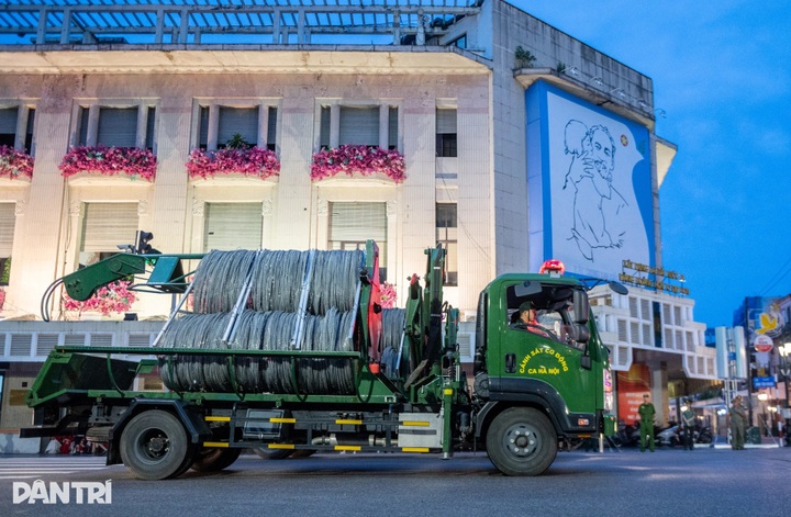 Hanoi police rehearse parade around Hoan Kiem Lake ahead of major events - 7