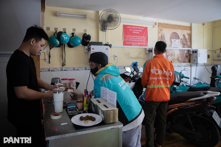 Electric vehicle charging cafes trend in Ho Chi Minh City - 2 Electric vehicle charging cafes trend in Ho Chi Minh City - 2