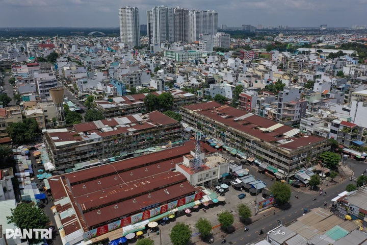 Severely deteriorated apartments in HCM City threaten residents - 1 Severely deteriorated apartments in HCM City threaten residents - 1