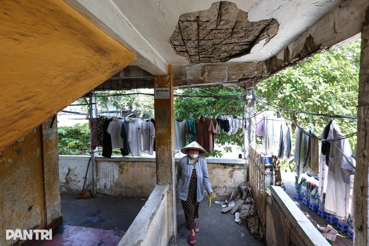 Severely deteriorated apartments in HCM City threaten residents - 4 Severely deteriorated apartments in HCM City threaten residents - 4