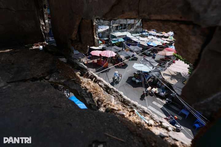 Severely deteriorated apartments in HCM City threaten residents - 5 Severely deteriorated apartments in HCM City threaten residents - 5