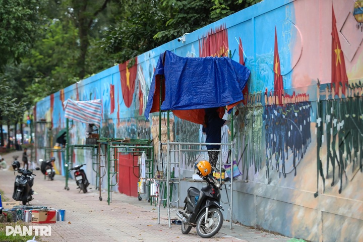 Spectacular mural highlights HCM City street - 7