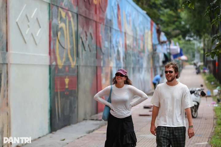 Spectacular mural highlights HCM City street - 8