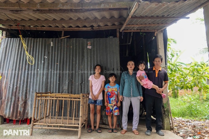 Struggling family in Dong Thap receives Dantri support to build new home - 3