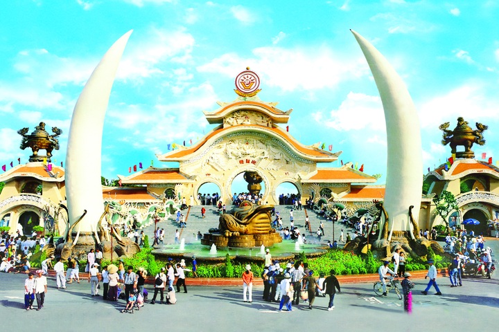 Suoi Tien marks 30 years as Vietnam’s cultural tourism icon - 1