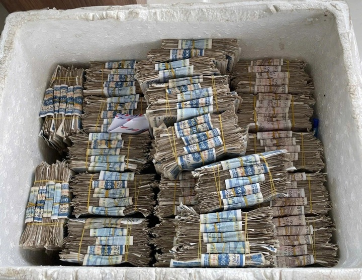 Bac Ninh man pays car deposit with small change savings - 1 Bac Ninh man pays car deposit with small change savings - 1