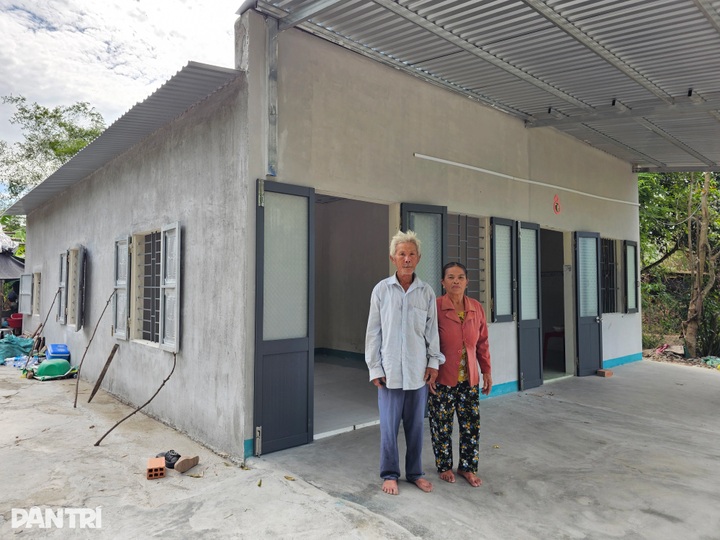 Dantri readers help build new homes for three families in Dak Lak - 2