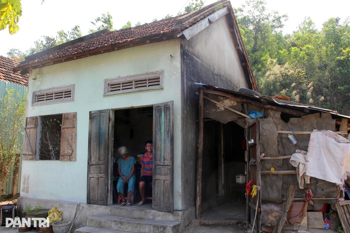 Dantri readers help build new homes for three families in Dak Lak - 3