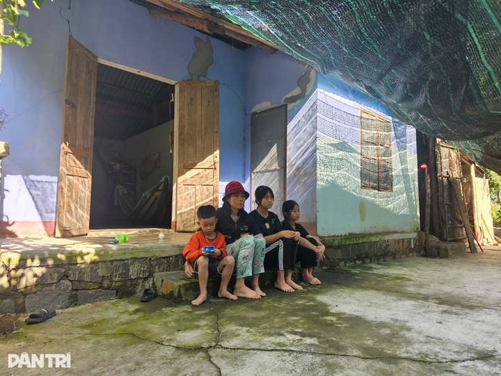 Dantri readers help build new homes for three families in Dak Lak - 5