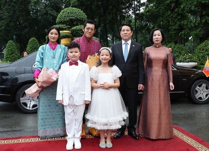 Vietnamese President hosts welcome ceremony for Bhutanese King - 2 Vietnamese President hosts welcome ceremony for Bhutanese King - 2