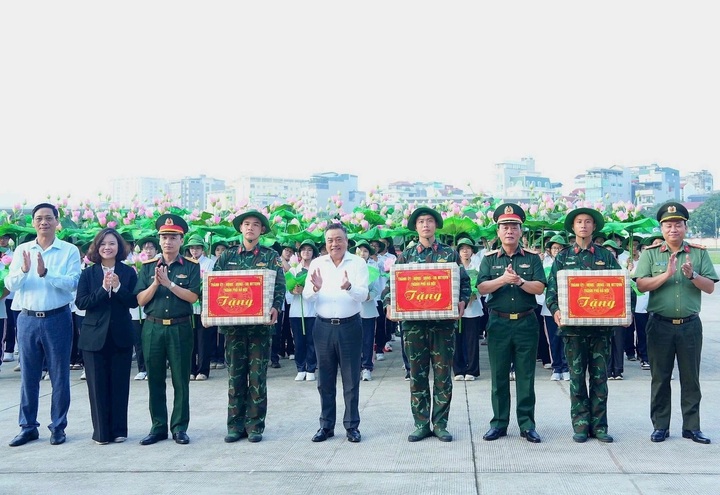 Free food, drinks and transport for Hanoi National Day parade - 1