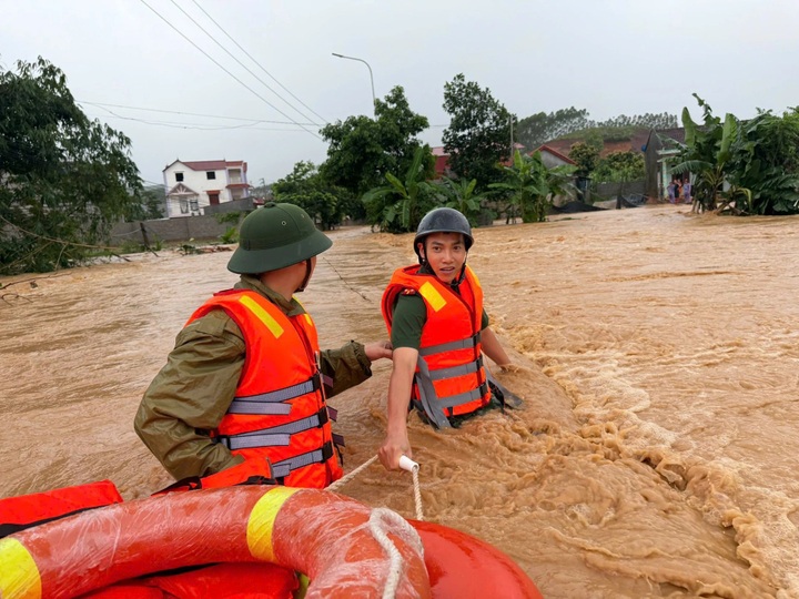 Heavy rain threatens flash floods and landslides in northern mountains - 1