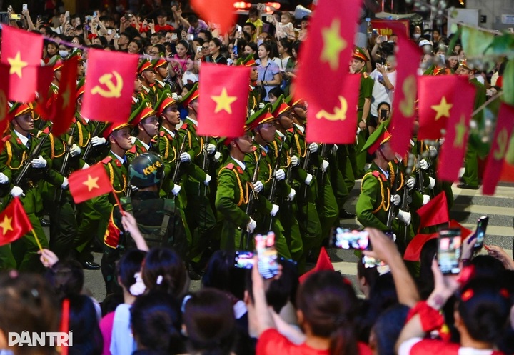 Hanoi stages full rehearsal for National Day parade - 3 Hanoi stages full rehearsal for National Day parade - 3