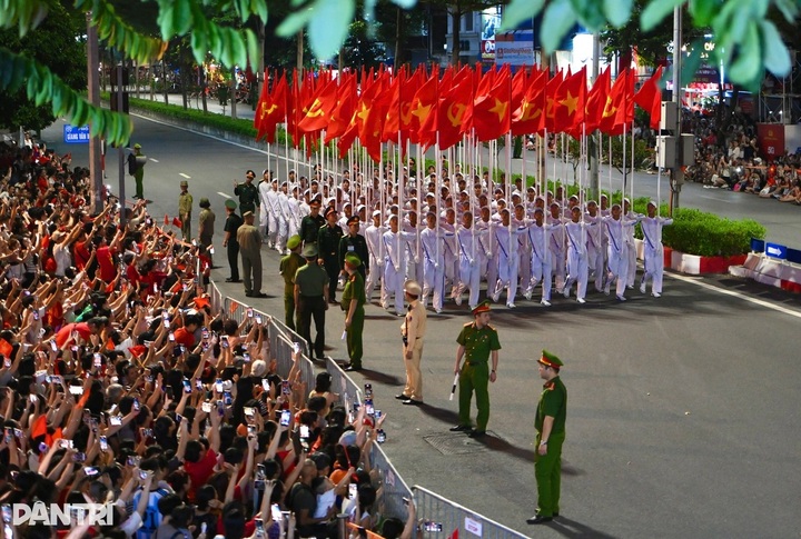 Hanoi stages full rehearsal for National Day parade - 8 Hanoi stages full rehearsal for National Day parade - 8