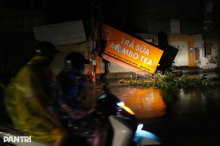Typhoon Kajiki devastates Nghe An, leaving streets in ruins - 6