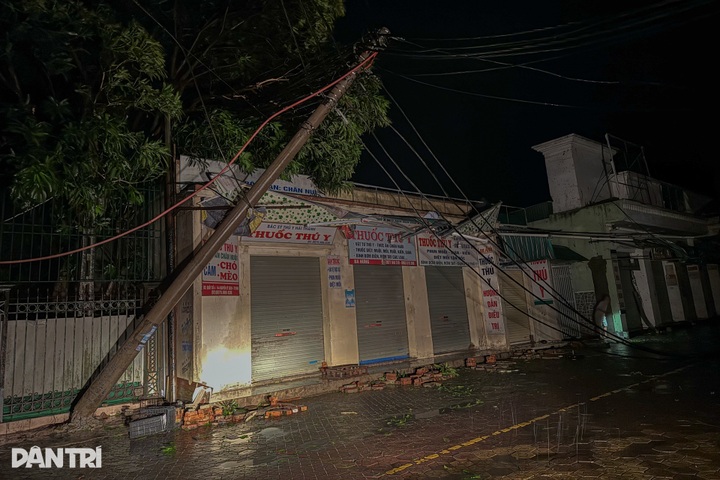 Typhoon Kajiki devastates Nghe An, leaving streets in ruins - 4
