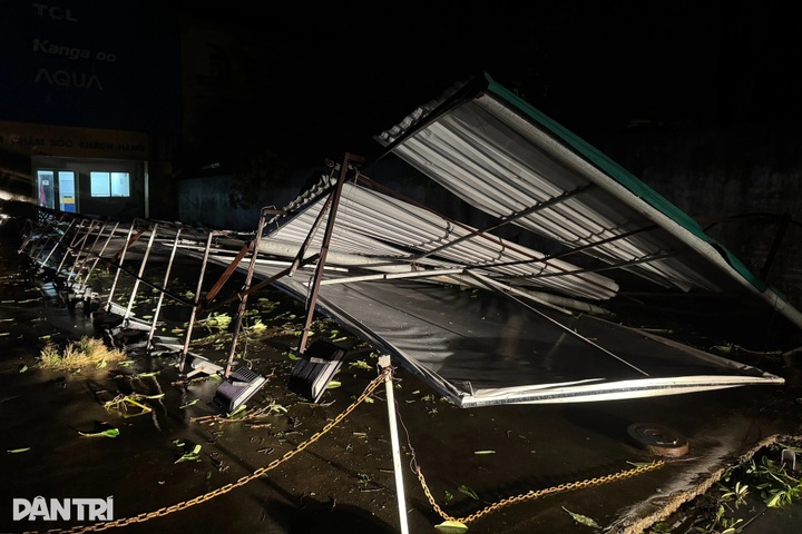 Typhoon Kajiki devastates Nghe An, leaving streets in ruins - 3