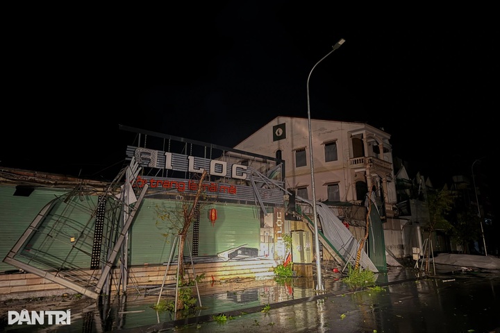 Typhoon Kajiki devastates Nghe An, leaving streets in ruins - 5