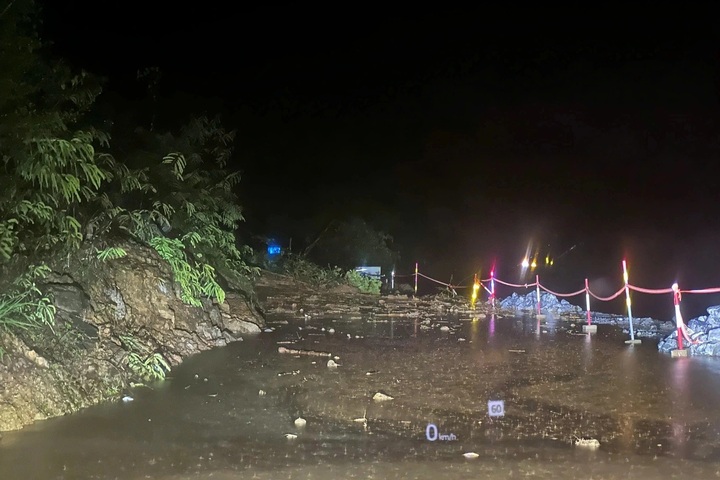 Typhoon Kajiki devastates Nghe An, leaving streets in ruins - 10