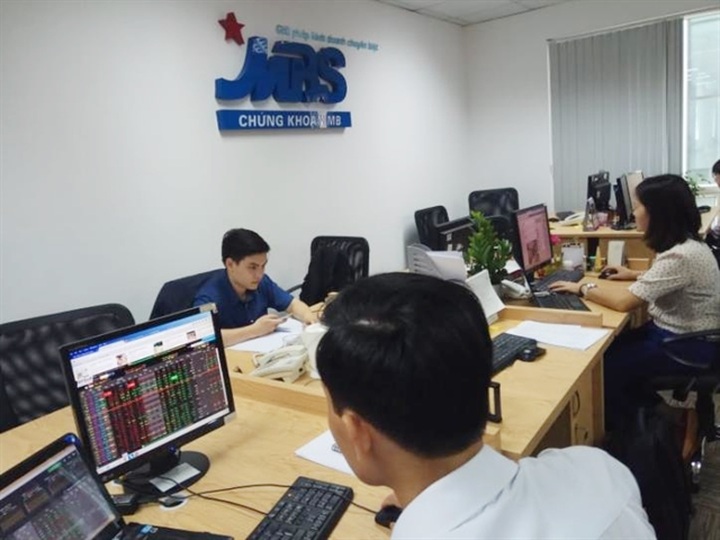 FDI firms still locked out of Vietnam’s stock scene - 1 FDI firms still locked out of Vietnam’s stock scene - 1