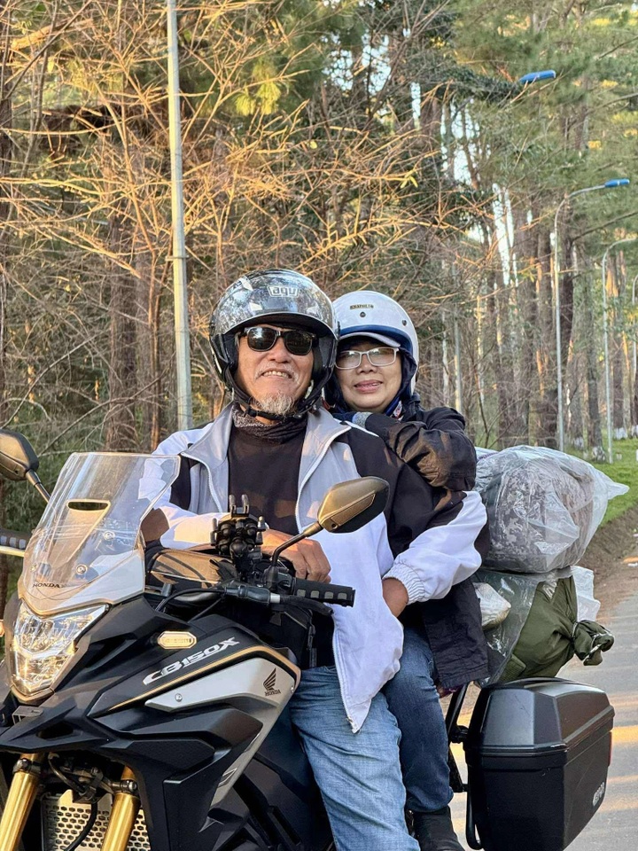 Elderly couple conquers 20 routes across Vietnam on motorbike - 3 Elderly couple conquers 20 routes across Vietnam on motorbike - 3